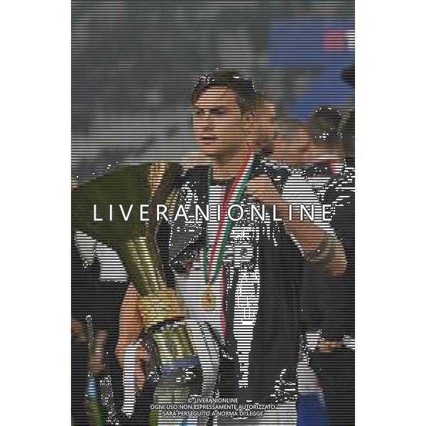 Torino 19-05-2019 Stadio Allianz Stadium Juventus vs Atalanta Serie A Tim 2018-2019 ©Falzone/Agenzia Aldo Liverani Nella foto: Paulo Dybala con la coppa - Premiazione e Festeggiamenti a fine gara per la vittoria dello scudetto / AGENZIA ALDO LIVERANI SAS