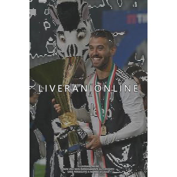 Torino 19-05-2019 Stadio Allianz Stadium Juventus vs Atalanta Serie A Tim 2018-2019 ©Falzone/Agenzia Aldo Liverani Nella foto: Leonardo Spinazzola con la coppa - Premiazione e Festeggiamenti a fine gara per la vittoria dello scudetto / AGENZIA ALDO LIVERANI SAS
