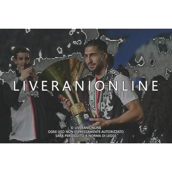 Torino 19-05-2019 Stadio Allianz Stadium Juventus vs Atalanta Serie A Tim 2018-2019 ©Falzone/Agenzia Aldo Liverani Nella foto: Emre Can con la coppa - Premiazione e Festeggiamenti a fine gara per la vittoria dello scudetto / AGENZIA ALDO LIVERANI SAS