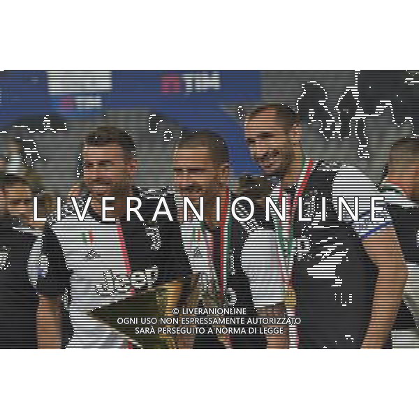 Torino 19-05-2019 Stadio Allianz Stadium Juventus vs Atalanta Serie A Tim 2018-2019 ©Falzone/Agenzia Aldo Liverani Nella foto: andrea Barzagli-Leonardo Bonucci-giorgio Chiellini con la coppa - Premiazione e Festeggiamenti a fine gara per la vittoria dello scudetto / AGENZIA ALDO LIVERANI SAS