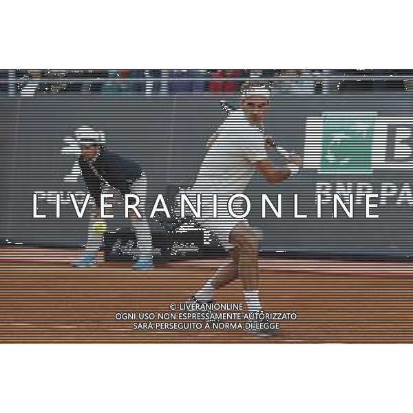 Roma 16/05/2019 - INTERNAZIONALI BNL D\' Italia 2019 - Borna Coric vs Roger Federer - nella foto: Roger Federer ©Claudio Zamagni/Agenzia Aldo Liverani s.a.s. Roger Federer during the match between Borna Coric and Roger Federerat the The Internazionali BNL d\'Italia 2019 at Foro Italico on May 16, 2019 in Rome, Italy. Photo Credit by Claudio Zamagni-Aldo Liverani Photo Agency / AGENZIA ALDO LIVERANI SAS