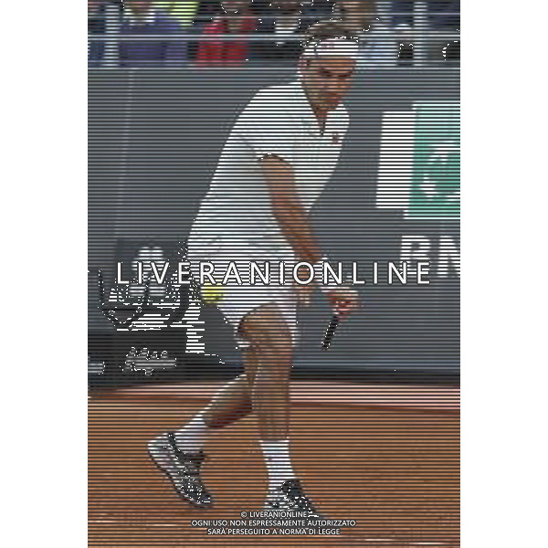 Roma 16/05/2019 - INTERNAZIONALI BNL D\' Italia 2019 - Borna Coric vs Roger Federer - nella foto: Roger Federer ©Claudio Zamagni/Agenzia Aldo Liverani s.a.s. Roger Federer during the match between Borna Coric and Roger Federerat the The Internazionali BNL d\'Italia 2019 at Foro Italico on May 16, 2019 in Rome, Italy. Photo Credit by Claudio Zamagni-Aldo Liverani Photo Agency / AGENZIA ALDO LIVERANI SAS