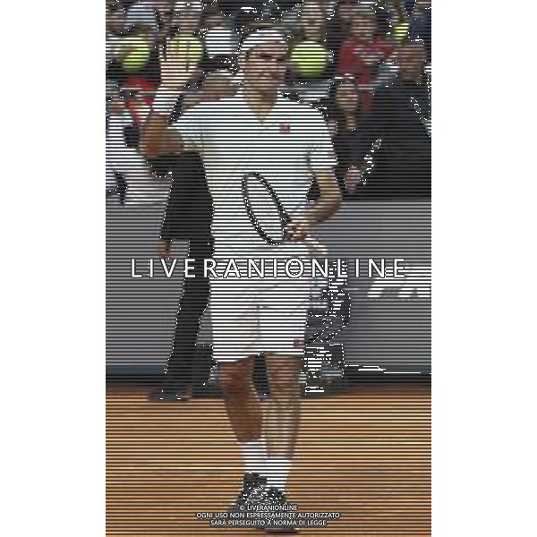Roma 16/05/2019 - INTERNAZIONALI BNL D\' Italia 2019 - Borna Coric vs Roger Federer - nella foto: Roger Federer ©Claudio Zamagni/Agenzia Aldo Liverani s.a.s. Roger Federer during the match between Borna Coric and Roger Federerat the The Internazionali BNL d\'Italia 2019 at Foro Italico on May 16, 2019 in Rome, Italy. Photo Credit by Claudio Zamagni-Aldo Liverani Photo Agency / AGENZIA ALDO LIVERANI SAS