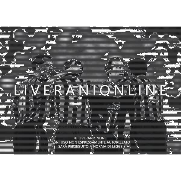 18-09-1985 MILANO -TRENTADUESIMI DI FINALE DI COPPA UEFA INTER SAN GALLO 5-1 NELLA FOTO ABBRACCI GIOCATORI INTER AG ALDO LIVERANI SAS