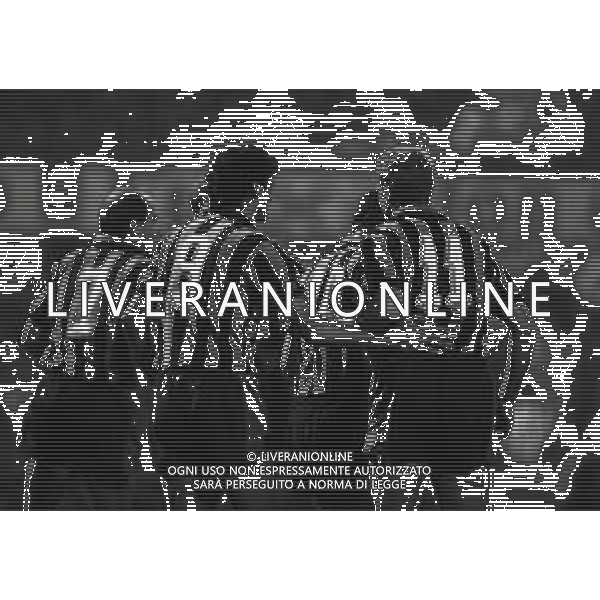 18-09-1985 MILANO -TRENTADUESIMI DI FINALE DI COPPA UEFA INTER SAN GALLO 5-1 NELLA FOTO ABBRACCI GIOCATORI INTER AG ALDO LIVERANI SAS