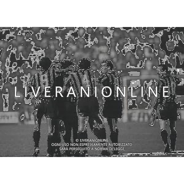 18-09-1985 MILANO -TRENTADUESIMI DI FINALE DI COPPA UEFA INTER SAN GALLO 5-1 NELLA FOTO ABBRACCI GIOCATORI INTER AG ALDO LIVERANI SAS