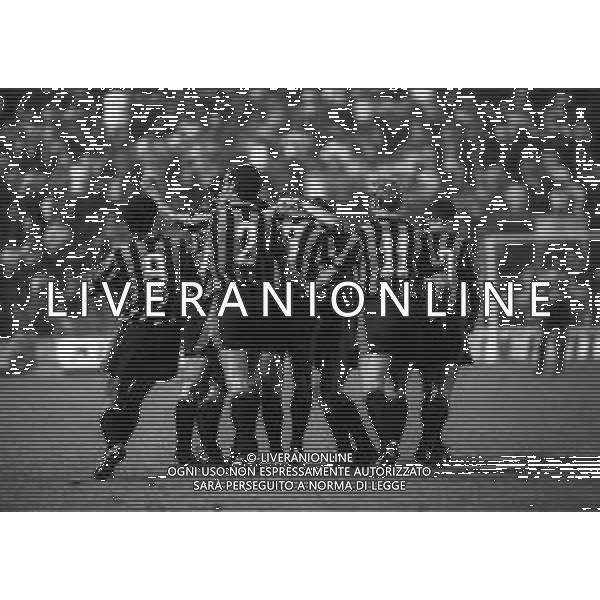 18-09-1985 MILANO -TRENTADUESIMI DI FINALE DI COPPA UEFA INTER SAN GALLO 5-1 NELLA FOTO ABBRACCI GIOCATORI INTER AG ALDO LIVERANI SAS