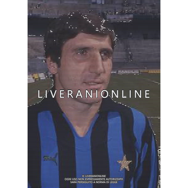RETROSPETTIVA GIUSEPPE PAVONE CALCIATORE E DIRIGENTE SPORTIVO NELLA FOTO GIUSEPPE PAVONE CON LA MAGLIA DELL\'INTER AG ALDO LIVERANI SAS