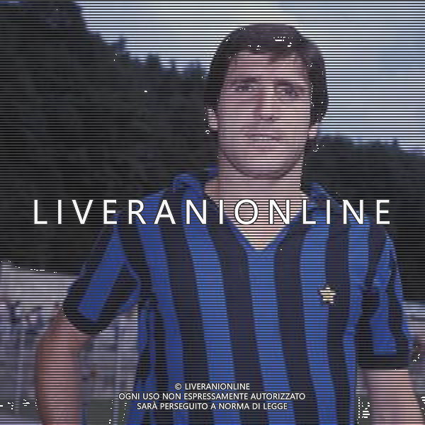 RETROSPETTIVA GIUSEPPE PAVONE CALCIATORE E DIRIGENTE SPORTIVO NELLA FOTO GIUSEPPE PAVONE CON LA MAGLIA DELL\'INTER AG ALDO LIVERANI SAS