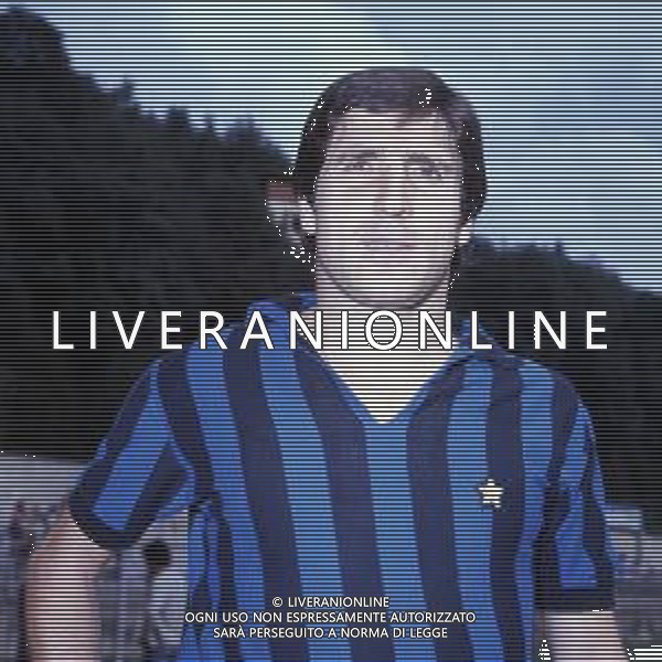 RETROSPETTIVA GIUSEPPE PAVONE CALCIATORE E DIRIGENTE SPORTIVO NELLA FOTO GIUSEPPE PAVONE CON LA MAGLIA DELL\'INTER AG ALDO LIVERANI SAS