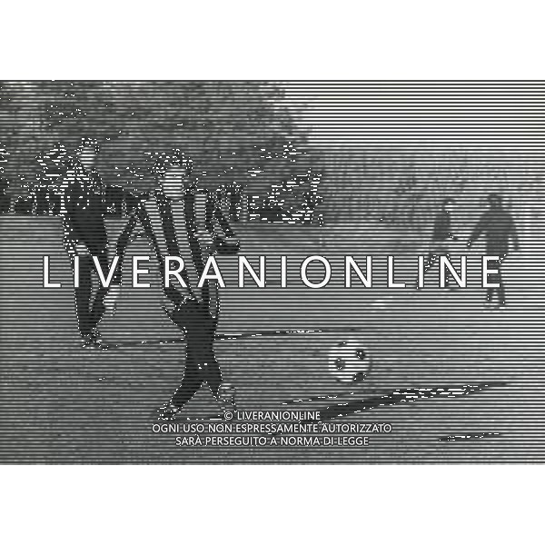 RETROSPETTIVA GIUSEPPE PAVONE CALCIATORE E DIRIGENTE SPORTIVO NELLA FOTO GIUSEPPE PAVONE CON LA MAGLIA DELL\'INTER AG ALDO LIVERANI SAS