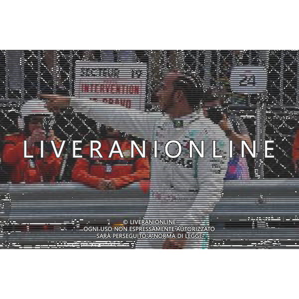Lewis Hamilton (GBR) Mercedes AMG F1 celebrates his pole position in qualifying parc ferme. 25.05.2019. Formula 1 World Championship, Rd 6, Monaco Grand Prix, Monte Carlo, Monaco, Qualifying Day. AG ALDO LIVERANI SAS-ONLY ITALY