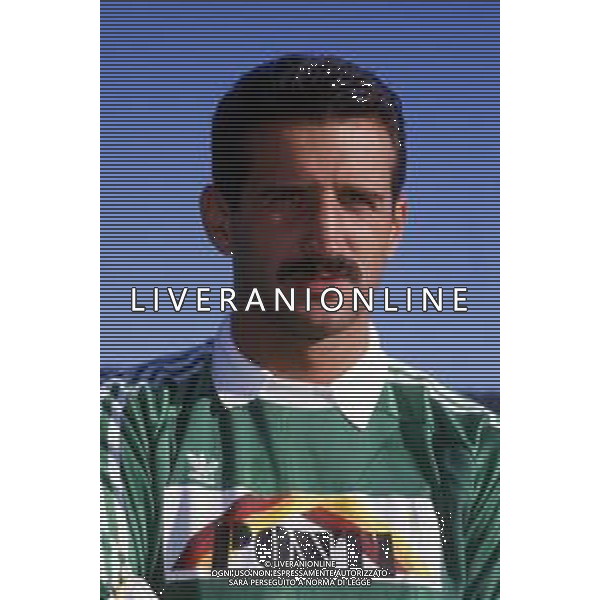 RETROSPETTIVA GIULIANO TERRANEO CALCIATORE E DIRIGENTE SPORTIVO NELLA FOTO GIULIANO TERRANEO CON LA MAGLIA DEL LECCE 1987-88 AG ALDO LIVERANI SAS