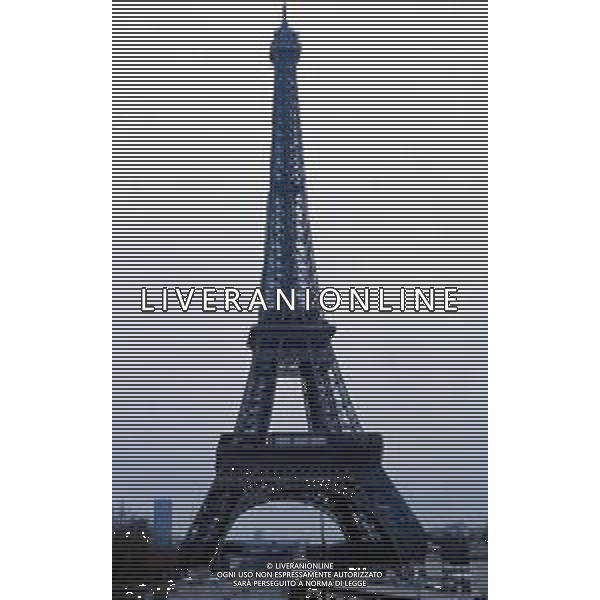 La torre Eiffel è il monumento più famoso di Parigi, conosciuto in tutto il mondo come simbolo della città stessa e della Francia anno di costruzione 1887 ag aldo liverani sas