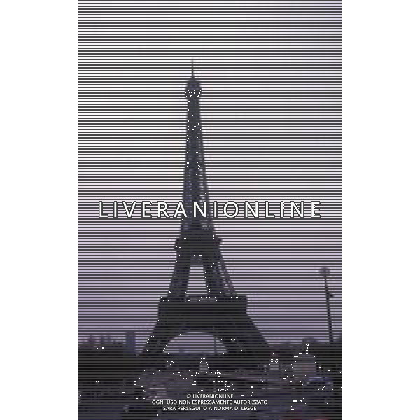 La torre Eiffel è il monumento più famoso di Parigi, conosciuto in tutto il mondo come simbolo della città stessa e della Francia anno di costruzione 1887 ag aldo liverani sas