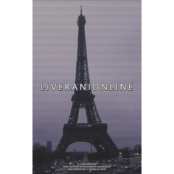 La torre Eiffel è il monumento più famoso di Parigi, conosciuto in tutto il mondo come simbolo della città stessa e della Francia anno di costruzione 1887 ag aldo liverani sas