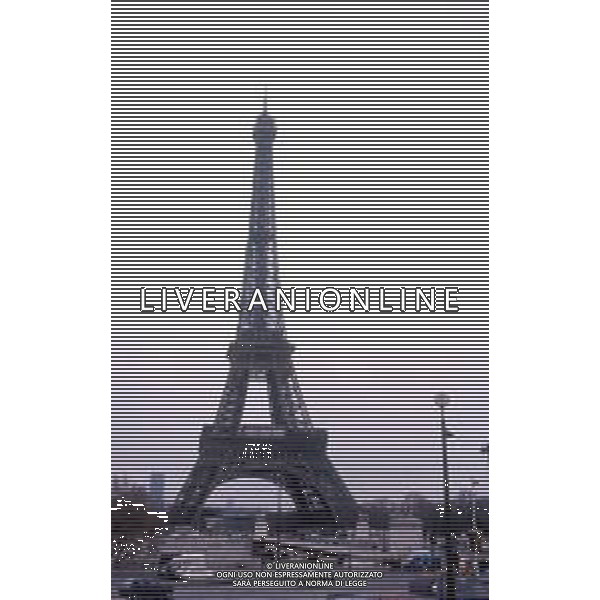 La torre Eiffel è il monumento più famoso di Parigi, conosciuto in tutto il mondo come simbolo della città stessa e della Francia anno di costruzione 1887 ag aldo liverani sas