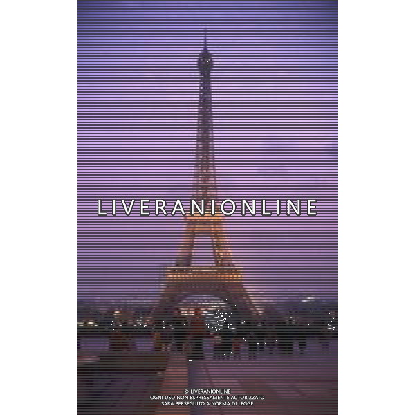 La torre Eiffel è il monumento più famoso di Parigi, conosciuto in tutto il mondo come simbolo della città stessa e della Francia anno di costruzione 1887 ag aldo liverani sas