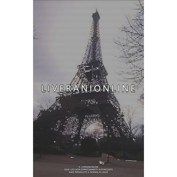 La torre Eiffel è il monumento più famoso di Parigi, conosciuto in tutto il mondo come simbolo della città stessa e della Francia anno di costruzione 1887 ag aldo liverani sas