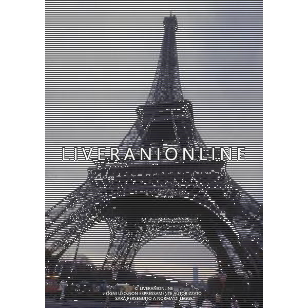 La torre Eiffel è il monumento più famoso di Parigi, conosciuto in tutto il mondo come simbolo della città stessa e della Francia anno di costruzione 1887 ag aldo liverani sas