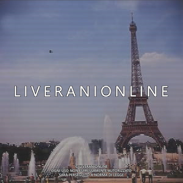 La torre Eiffel è il monumento più famoso di Parigi, conosciuto in tutto il mondo come simbolo della città stessa e della Francia anno di costruzione 1887 ag aldo liverani sas