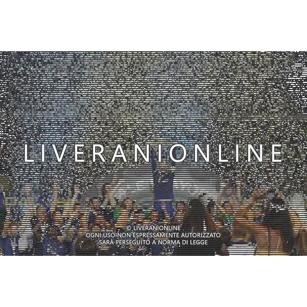 VERONA 02/06/2019 - Play off di serie BKT Hellas Verona - Cittadella. Partita di Ritorno nella foto: esultanza finale per la promozione in serie A di Giampaolo Pazzini (hellas verona) ©Claudio Zamagni/Agenzia Aldo Liverani / AGENZIA ALDO LIVERANI SAS