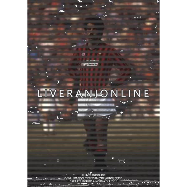 RETROSPETTIVA PIETRO PAOLO VIRDIS CALCIATORE NELLA FOTO PIETRO PAOLO VIRDIS CON LA MAGLIA DEL MILAN CALCIO AG ALDO LIVERANI SAS