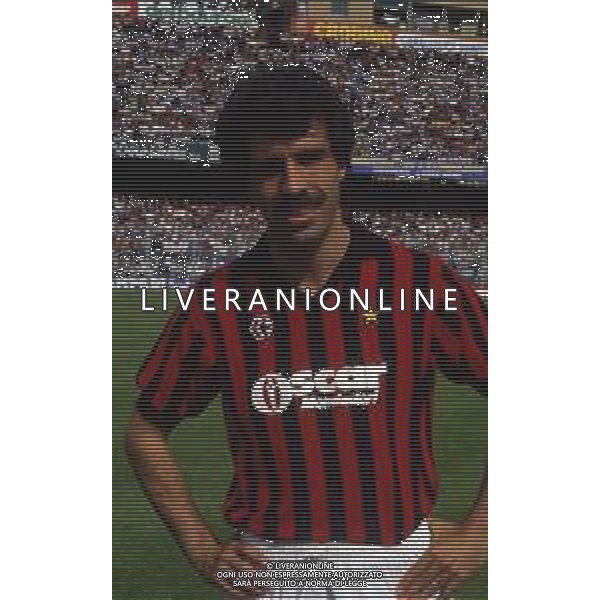 RETROSPETTIVA PIETRO PAOLO VIRDIS CALCIATORE NELLA FOTO PIETRO PAOLO VIRDIS CON LA MAGLIA DEL MILAN CALCIO AG ALDO LIVERANI SAS