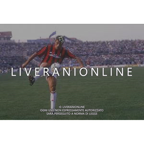 RETROSPETTIVA PIETRO PAOLO VIRDIS CALCIATORE NELLA FOTO PIETRO PAOLO VIRDIS CON LA MAGLIA DEL MILAN CALCIO AG ALDO LIVERANI SAS