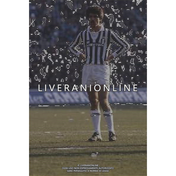 RETROSPETTIVA PIETRO PAOLO VIRDIS CALCIATORE NELLA FOTO PIETRO PAOLO VIRDIS CON LA MAGLIA DELLA JUVENTUS CALCIO AG ALDO LIVERANI SAS
