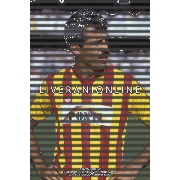 RETROSPETTIVA PIETRO PAOLO VIRDIS CALCIATORE NELLA FOTO PIETRO PAOLO VIRDIS CON LA MAGLIA DEL LECCE CALCIO AG ALDO LIVERANI SAS