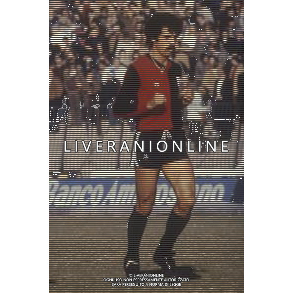 RETROSPETTIVA PIETRO PAOLO VIRDIS CALCIATORE NELLA FOTO PIETRO PAOLO VIRDIS CON LA MAGLIA DEL CAGLIARI CALCIO AG ALDO LIVERANI SAS