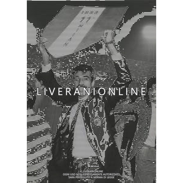 RETROSPETTIVA PIETRO PAOLO VIRDIS CALCIATORE NELLA FOTO PIETRO PAOLO VIRDIS FESTEGGIA A SAN SIRO L\'UNDICESIMO SCUDETTO DEL MILAN AG ALDO LIVERANI SAS