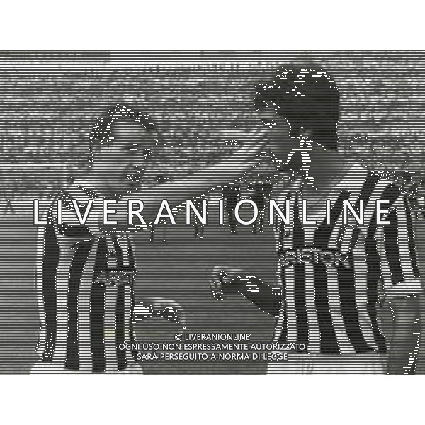 RETROSPETTIVA PIETRO PAOLO VIRDIS CALCIATORE NELLA FOTO PIETRO PAOLO VIRDIS CON LA MAGLIA DELLA JUVENTUS CALCIO CON LIAM BRADY AG ALDO LIVERANI SAS
