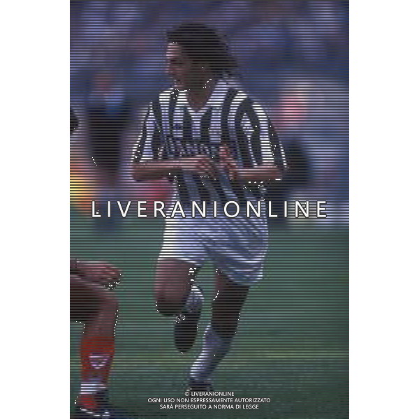 retrospettiva andrea fortunato calciatore 1993-1994 nella foto andrea fortunato con la maglia della juventus calcio ag aldo liverani sas
