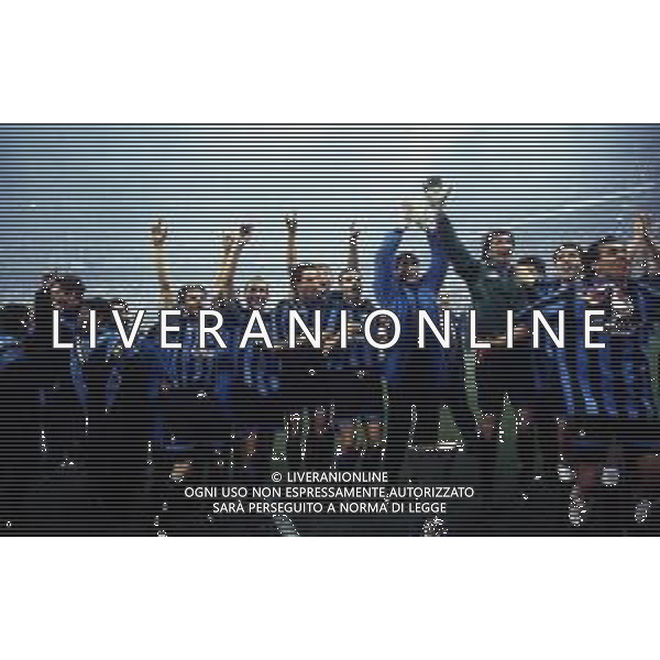 11-05-1994 MILANO-FINALE DI COPPA UEFA INTER SALISBURGO 1-0 NELLA FOTO I GIOCATORI DELL\'INTER FESTEGGIANO LA VITTORIA DELLA COPPA UEFA AG ALDO LIVERANI SAS
