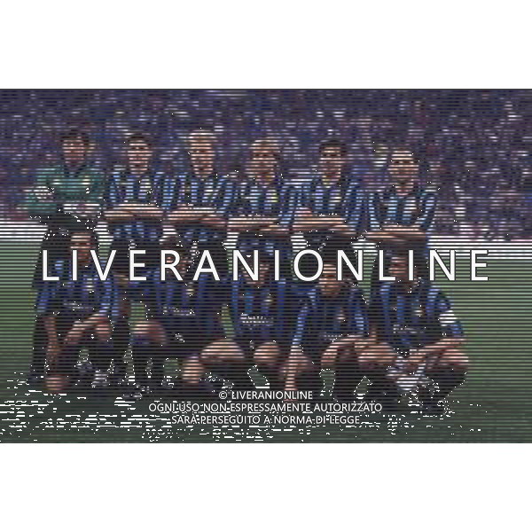 11-05-1994 MILANO-FINALE DI COPPA UEFA INTER SALISBURGO 1-0 NELLA FOTO FORMAZIONE INTER IN ALTO DA SIN. WALTER ZENGA-WIM JONK-DENNIS BERGKAMP-DAVIDE FONTOLAN-NICOLA BERTI-SERGIO BATTISTINI SED DA SIN RUBEN SOSA-ANTONIO PAGANIN-ANTONIO MANICONE-ANGELO ORLANDO E GIUSEPPE BERGOMI AG ALDO LIVERANI SAS