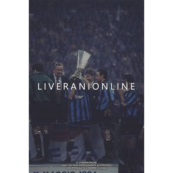 11-05-1994 MILANO-FINALE DI COPPA UEFA INTER SALISBURGO 1-0 NELLA FOTO I GIOCATORI DELL\'INTER FESTEGGIANO LA VITTORIA DELLA COPPA UEFA AG ALDO LIVERANI SAS