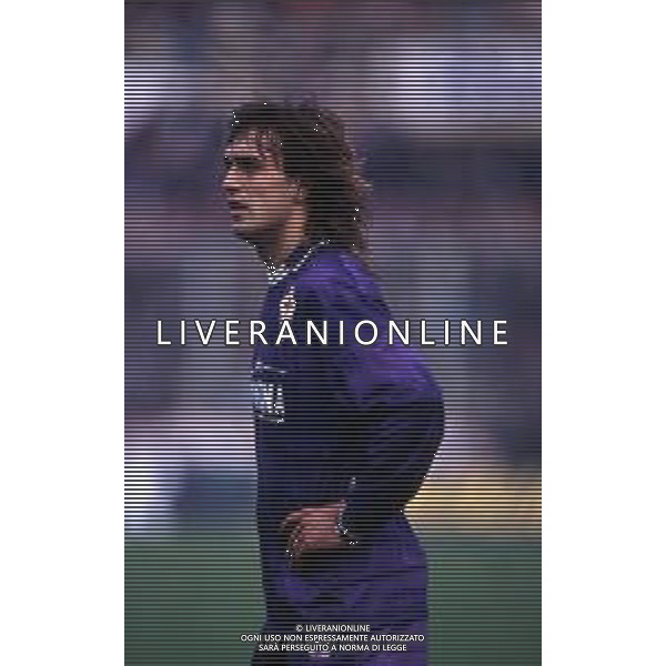 RETROSPETTIVA GABRIEL BATISTUTA CALCIATORE NELLA FOTO GABRIEL BATISTUTA CON LA MAGLIA DELLA FIORENTINA AG ALDO LIVERANI SAS