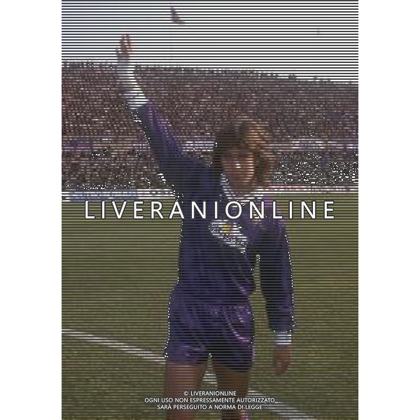 RETROSPETTIVA GABRIEL BATISTUTA CALCIATORE NELLA FOTO GABRIEL BATISTUTA CON LA MAGLIA DELLA FIORENTINA AG ALDO LIVERANI SAS