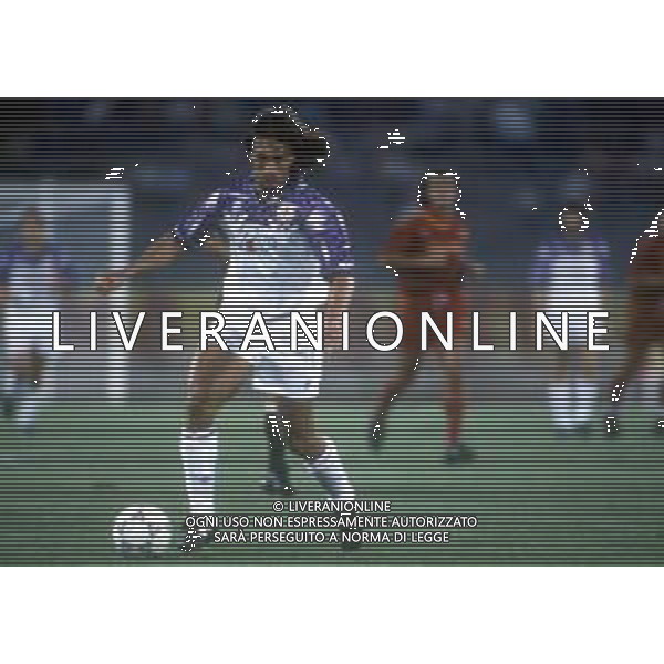 RETROSPETTIVA GABRIEL BATISTUTA CALCIATORE NELLA FOTO GABRIEL BATISTUTA CON LA MAGLIA DELLA FIORENTINA AG ALDO LIVERANI SAS