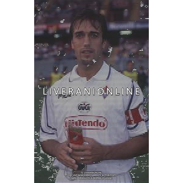 RETROSPETTIVA GABRIEL BATISTUTA CALCIATORE NELLA FOTO GABRIEL BATISTUTA CON LA MAGLIA DELLA FIORENTINA AG ALDO LIVERANI SAS
