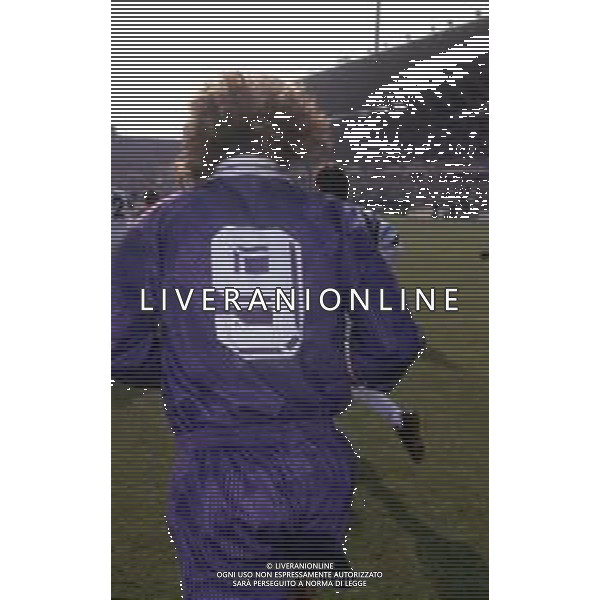 RETROSPETTIVA GABRIEL BATISTUTA CALCIATORE NELLA FOTO GABRIEL BATISTUTA CON LA MAGLIA DELLA FIORENTINA AG ALDO LIVERANI SAS