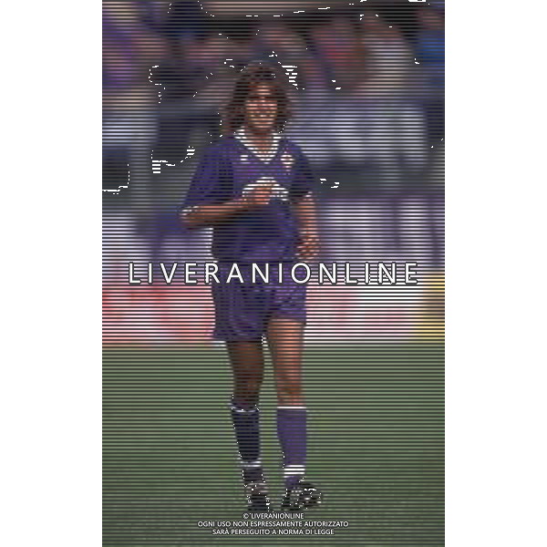 RETROSPETTIVA GABRIEL BATISTUTA CALCIATORE NELLA FOTO GABRIEL BATISTUTA CON LA MAGLIA DELLA FIORENTINA AG ALDO LIVERANI SAS