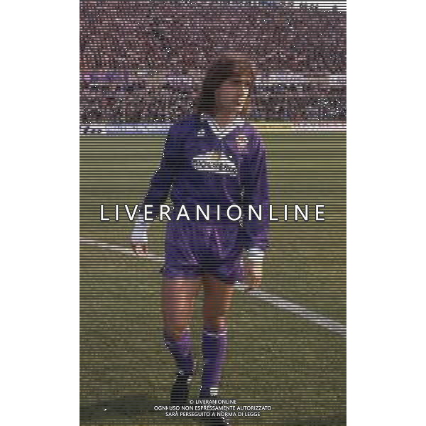 RETROSPETTIVA GABRIEL BATISTUTA CALCIATORE NELLA FOTO GABRIEL BATISTUTA CON LA MAGLIA DELLA FIORENTINA AG ALDO LIVERANI SAS