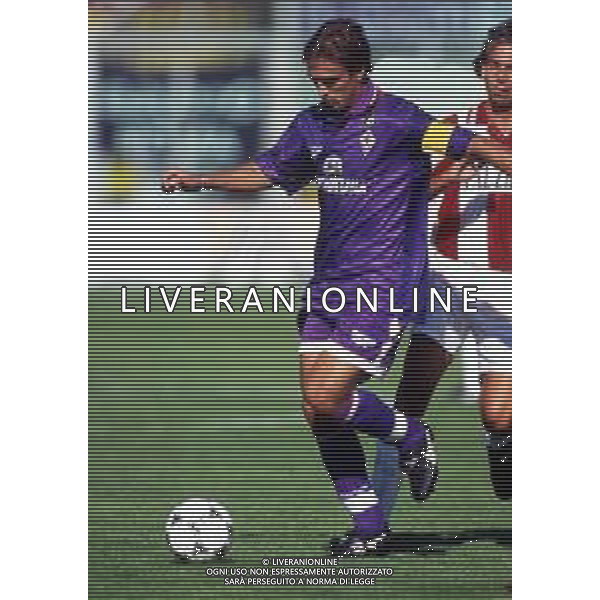 RETROSPETTIVA GABRIEL BATISTUTA CALCIATORE NELLA FOTO GABRIEL BATISTUTA CON LA MAGLIA DELLA FIORENTINA AG ALDO LIVERANI SAS
