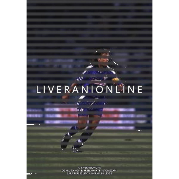 RETROSPETTIVA GABRIEL BATISTUTA CALCIATORE NELLA FOTO GABRIEL BATISTUTA CON LA MAGLIA DELLA FIORENTINA AG ALDO LIVERANI SAS