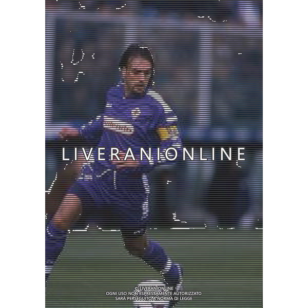 RETROSPETTIVA GABRIEL BATISTUTA CALCIATORE NELLA FOTO GABRIEL BATISTUTA CON LA MAGLIA DELLA FIORENTINA AG ALDO LIVERANI SAS