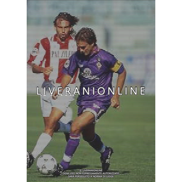 RETROSPETTIVA GABRIEL BATISTUTA CALCIATORE NELLA FOTO GABRIEL BATISTUTA CON LA MAGLIA DELLA FIORENTINA AG ALDO LIVERANI SAS