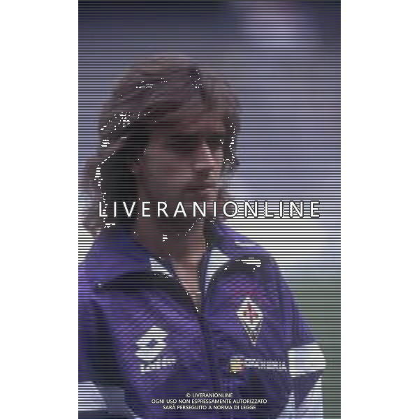 RETROSPETTIVA GABRIEL BATISTUTA CALCIATORE NELLA FOTO GABRIEL BATISTUTA CON LA MAGLIA DELLA FIORENTINA AG ALDO LIVERANI SAS